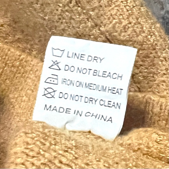 Miss Sparkling Yellow Smiley Face Sweater M | Happy Face Knit Cozy Crewneck - Picture 8 of 10